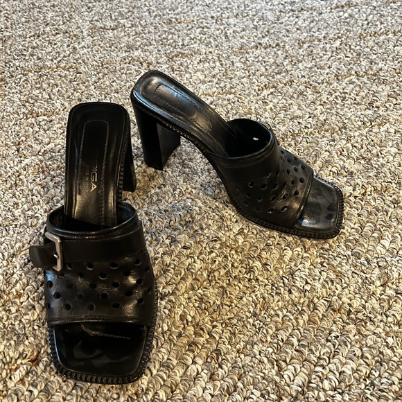 Black High Heels - Picture 2 of 2